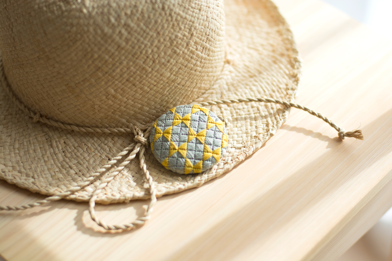 区限刺繍でチョウチョの模様をつくりました