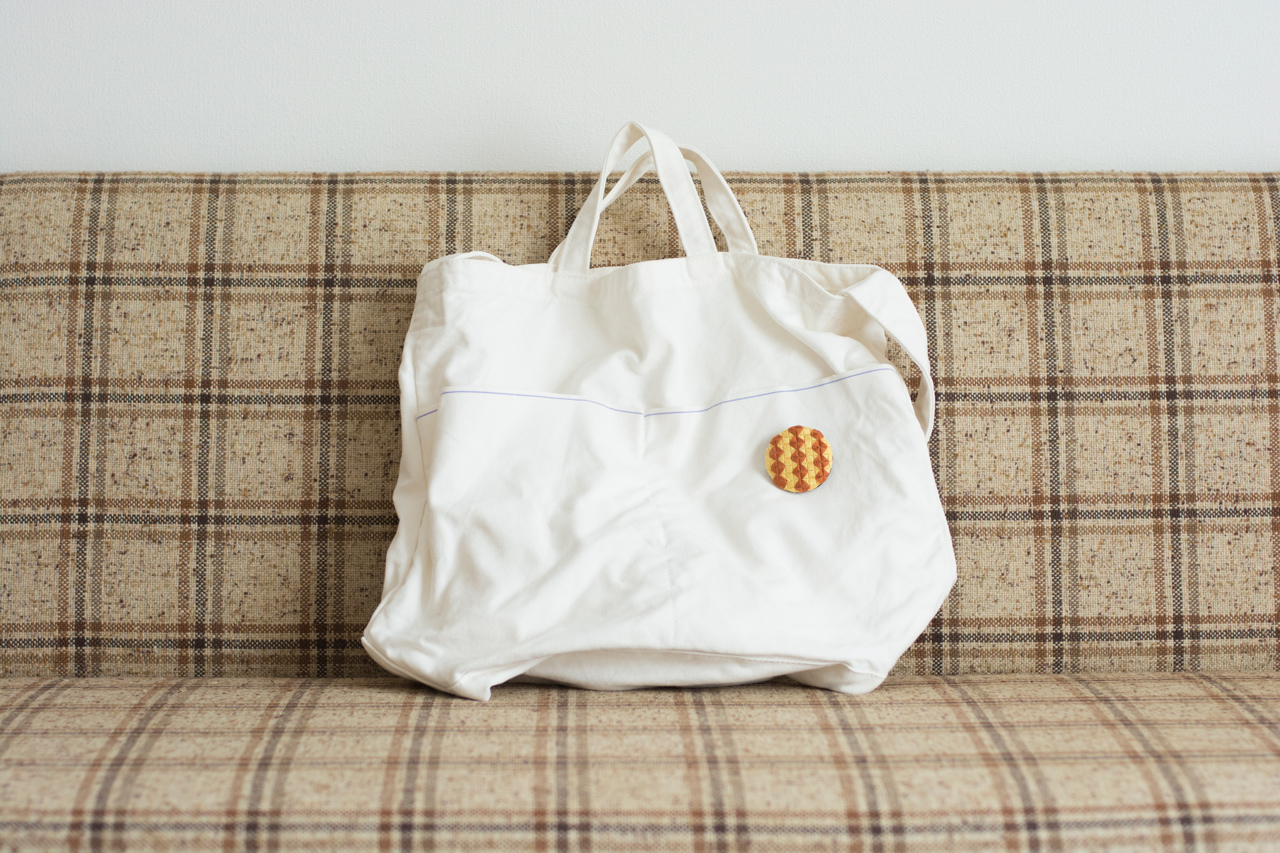 刺繍ブローチとバッグ