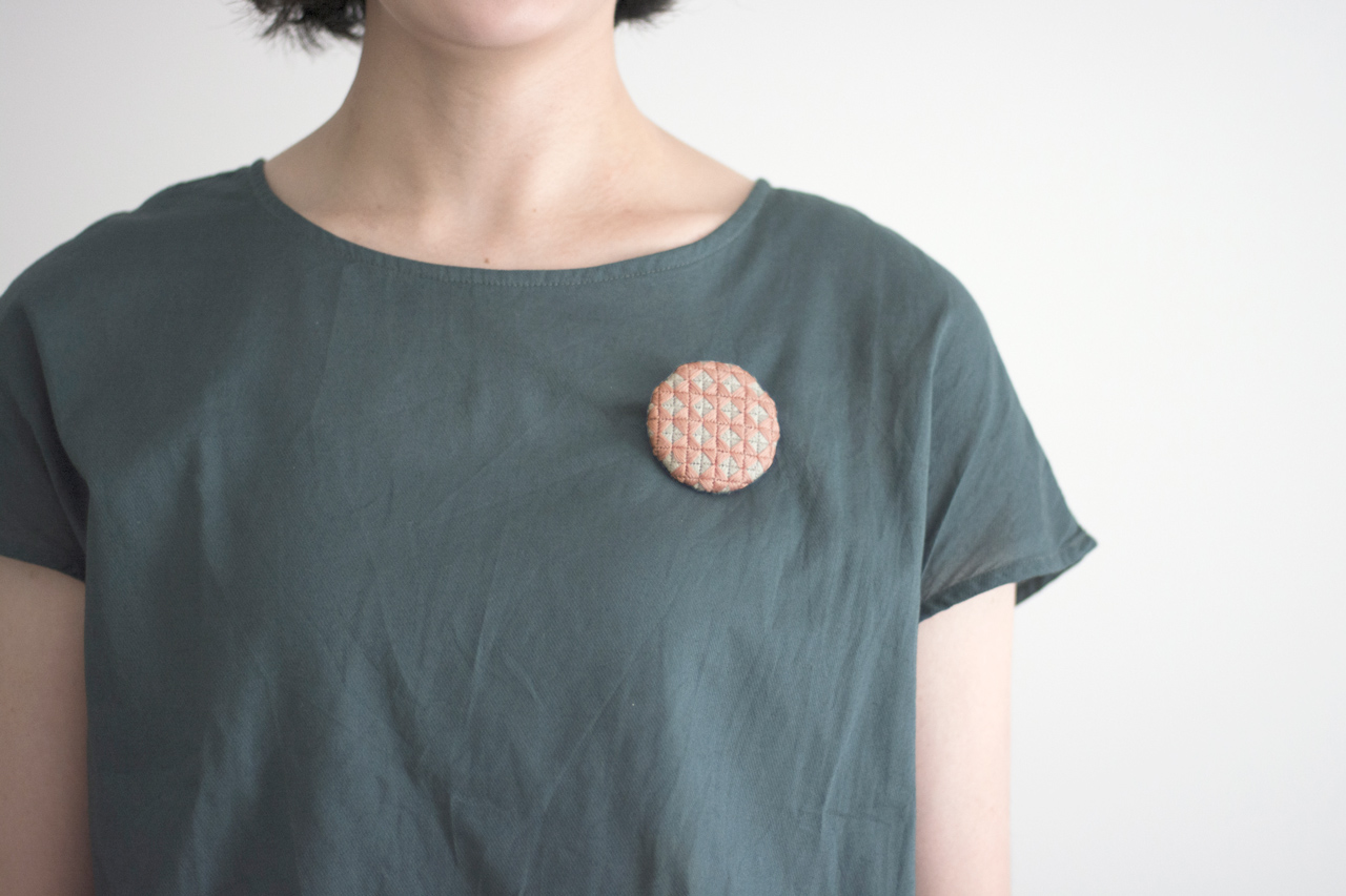 胸元にちょっとワンポイント