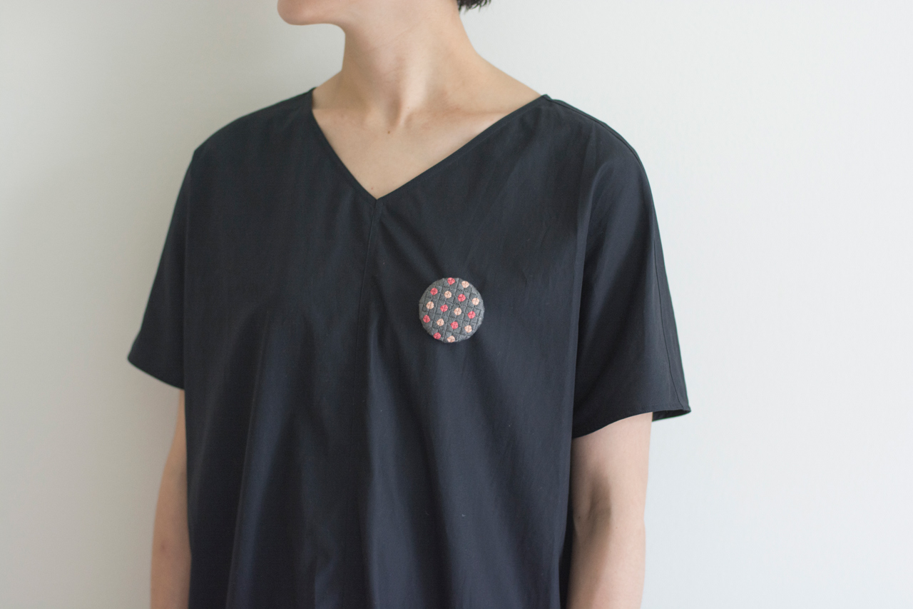 ミニバラのブローチ